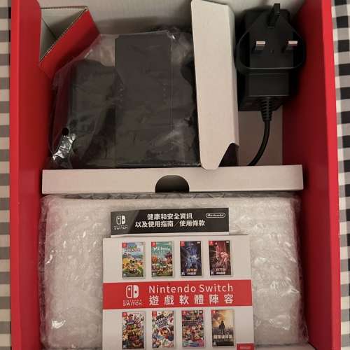 Switch 1 OLED 版本 任天堂遊戲機套裝 行貨 99%新 全新一樣 只試玩了幾次便放回盒中...