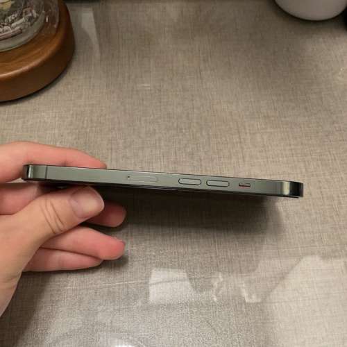 iPhone 13pro 256gb,港行雙卡，電池80，所有原裝，從沒拆修，所有功能正常！不議價！