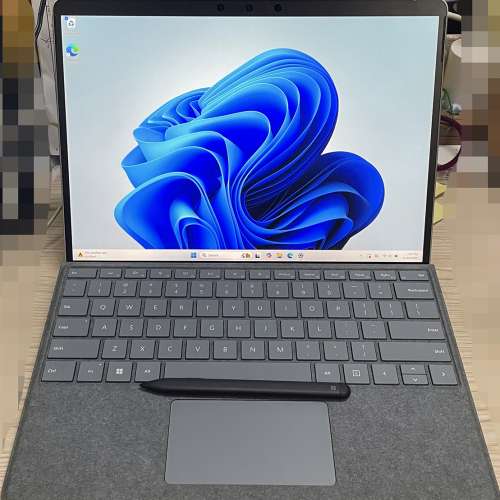 Microsoft Surface Pro X 13吋 4G (SQ2, 16+256GB)，跟原廠Keyboard & Pen