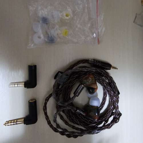 BGVP DM8 八單元全動鐵耳機（穩定木版）