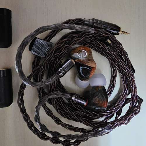 BGVP DM8 八單元全動鐵耳機（穩定木版）