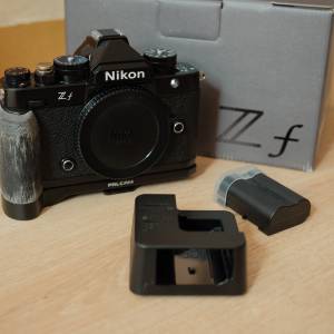 Nikon Zf body 連手柄 + 兩原廠電