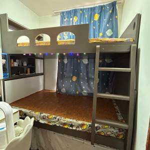 灰色碌架實木床