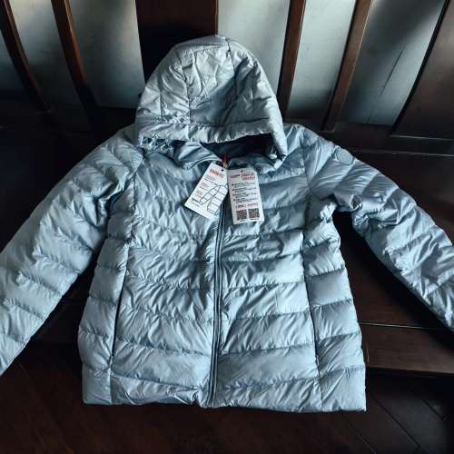 牌子：鴨鴨 (YaYa) 羽絨服有帽，全新未著過，100% new 高質數鵝絨服，輕身中等厚度...