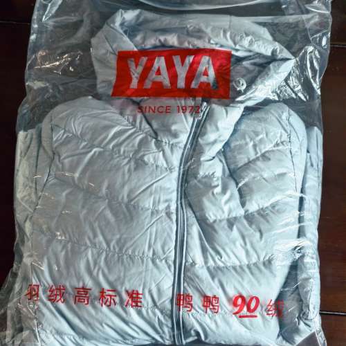 牌子：鴨鴨 (YaYa) 羽絨服有帽，全新未著過，100% new 高質數鵝絨服，輕身中等厚度...