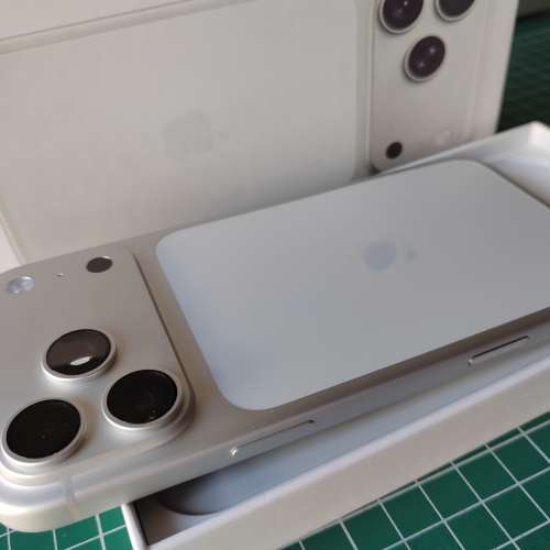 iPhone 17 pro max - 256G - white silver