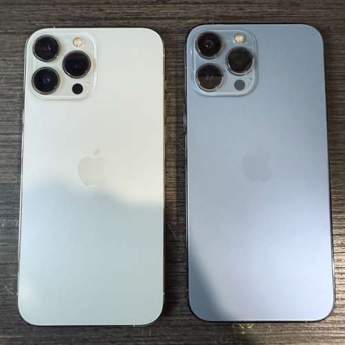 iPhone 13pro max 256gb,港行雙卡，所有功能正常！藍白各1，不議價！謝謝！