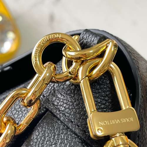 全皮壓花鏈條蓋頭吸扣褶皺包餃子包 M45813黑色動態芯片版