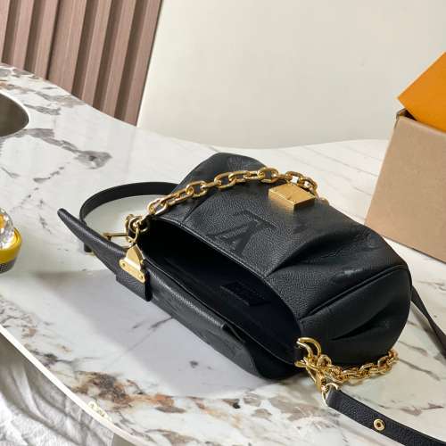 全皮壓花鏈條蓋頭吸扣褶皺包餃子包 M45813黑色動態芯片版