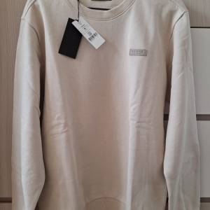 全新GUESS衛衣 (韓國購入) 原價韓元29000