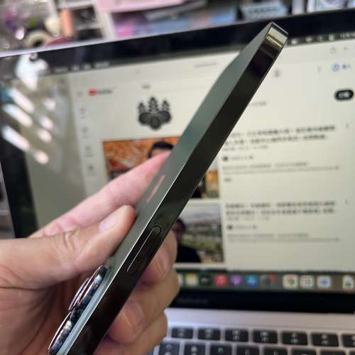 99新iPhone 13pro 256gb,港行雙卡，完美冇花，電80，冇跌過冇修過，所有原裝冇暗病...