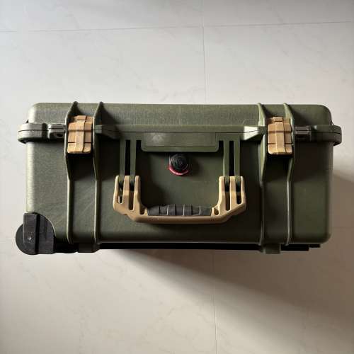 Pelican 1560 綠色箱 有trepak 分隔及mesh lid organiser