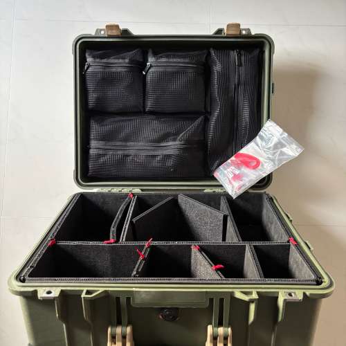 Pelican 1560 綠色箱 有trepak 分隔及mesh lid organiser