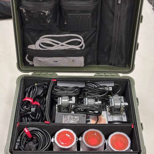 Pelican 1560 綠色箱 有trepak 分隔及mesh lid organiser