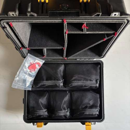 Pelican 1560 黑色箱 有trepak 分隔及mesh lid organiser