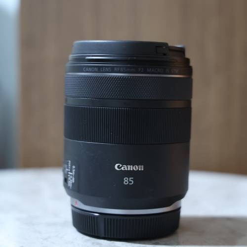 Canon EOS R + RF 85mm F/2 Macro IS STM