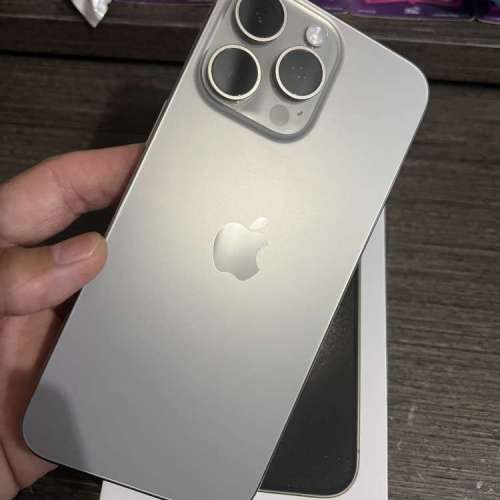 iPhone 15pro max 256gb,港行極新無花，冇拆冇修，冇暗病，電87，有單全套齊！不議價...