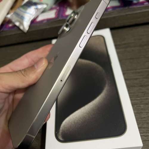 iPhone 15pro max 256gb,港行極新無花，冇拆冇修，冇暗病，電87，有單全套齊！不議價...
