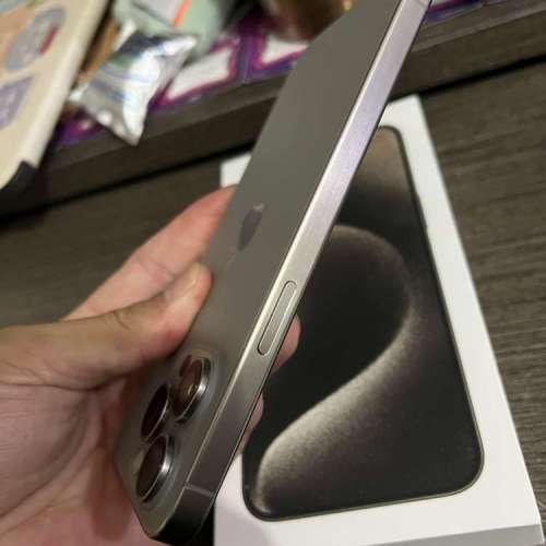 iPhone 15pro max 256gb,港行極新無花，冇拆冇修，冇暗病，電87，有單全套齊！不議價...