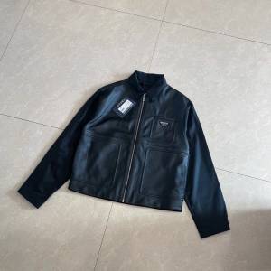 全新PRADA羊皮外套