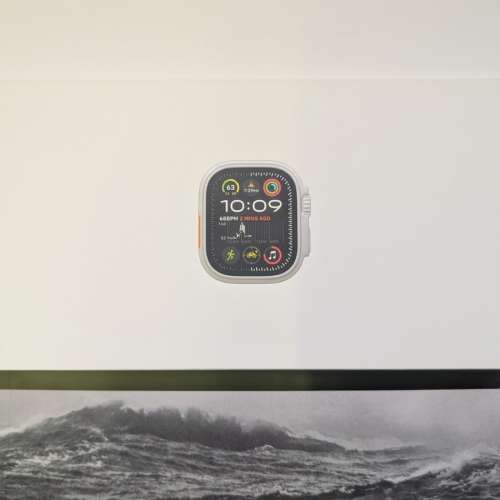 Apple Watch Ultra 2 原鈦色配藍色海洋錶帶