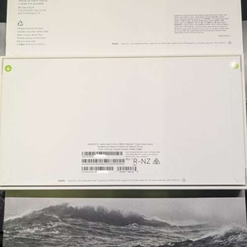 Apple Watch Ultra 2 原鈦色配藍色海洋錶帶