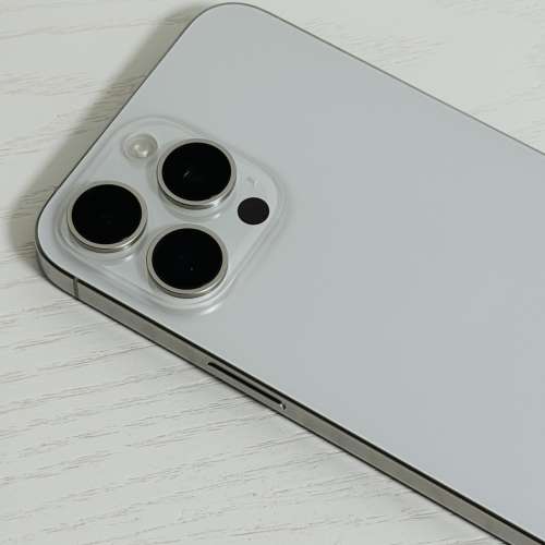 Apple iPhone 15 Pro Max 白色鈦金屬 1TB