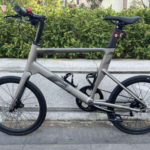 2025 全新款 JAVA CL2 7速 桶軸碟剎碳前叉20吋451 鋁合金小輪徑車 送水架前後蛙燈叮叮