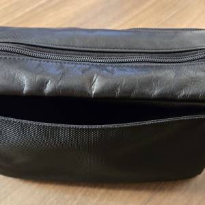 Artisan & Artist black leather crossbody camera bad