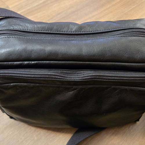 Artisan & Artist black leather crossbody camera bad