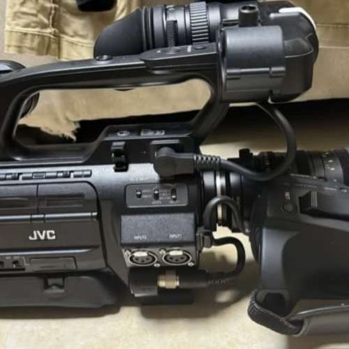 低價出售JVC專業級攝錄機GY-HM700E 跟 Canon 電影鏡 KT14x4.4KSRJ
