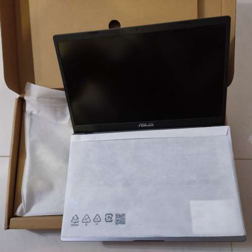 ASUS VivoBook 14