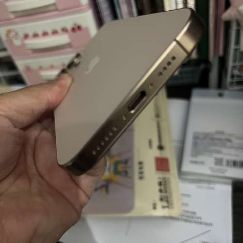 iPhone 16pro max 512gb, ,港行雙卡，完美冇花，所有原裝，電92，所有功能正常！全...