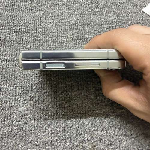 全網最平🔥Samsung galaxy flip 5 8+256美版單卡+esim白色