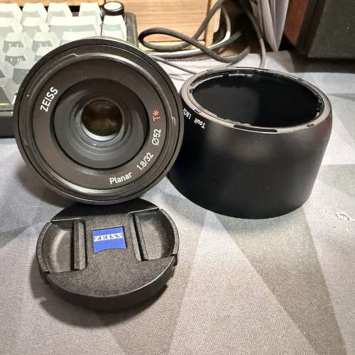 Zeiss Touit f1.8/32 for Fuji x-mount