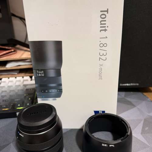 Zeiss Touit f1.8/32 for Fuji x-mount