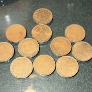 兩個起面交年份隨機 出售香港硬幣，包括不同年份的硬幣。硬幣數量眾多，適合收藏或...