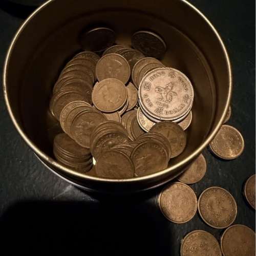 兩個起面交年份隨機 出售香港硬幣，包括不同年份的硬幣。硬幣數量眾多，適合收藏或...