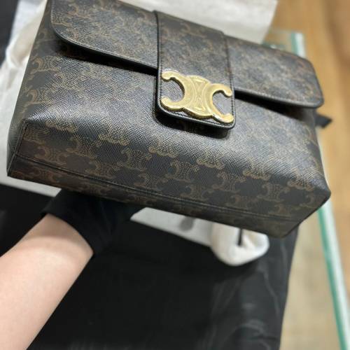 CELINE賽琳 Victoire 凱旋門大鎖扣標誌印花 牛皮革 手提單肩包 小/中號 女款黃褐色