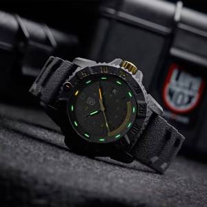 LUMINOX Master Carbon SEAL 碳纖維超級海豹 金龍年限量款 XS.3805.DRAG.SET