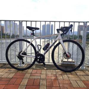 Merida Scultura Disc 400 公路車| 鋁架碳叉| SHIMANO 105 大套變速套件| R7070油壓...