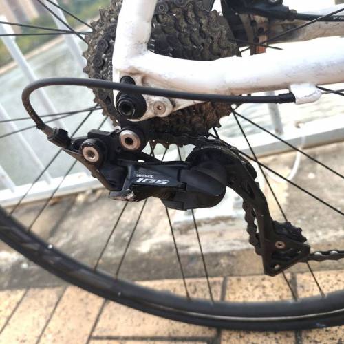 Merida Scultura Disc 400 公路車| 鋁架碳叉| SHIMANO 105 大套變速套件| R7070油壓...