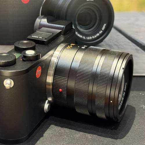 Leica CL black camera Vario Kit with 18-56mm lens full packing and thumb support