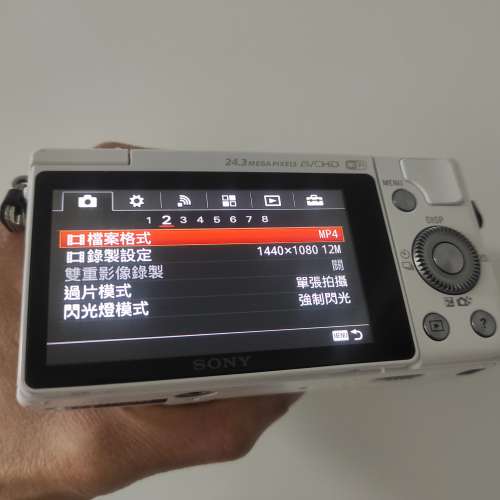 Sony a5100 + kit lens (快門數約2000)