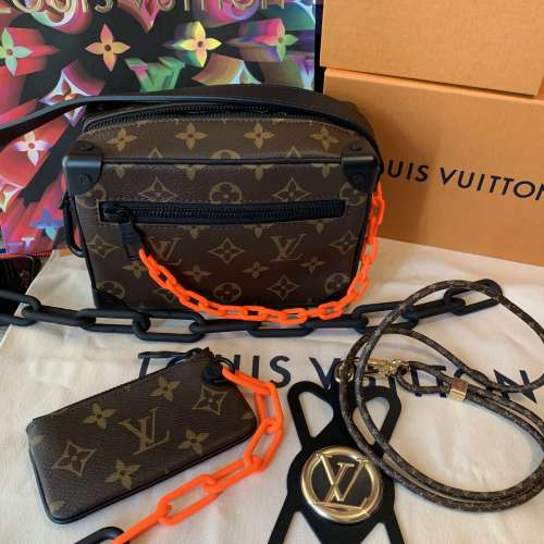 全新 限量版 LV 袋，散子包，掛電話頸繩，購置香港專門店