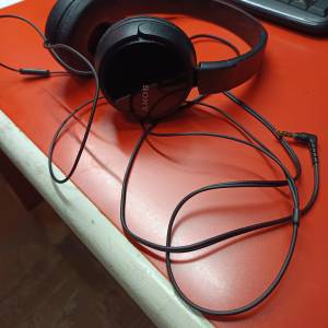 Sony 耳機  。  小型喇叭機