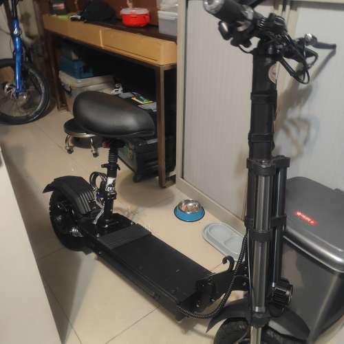 sea up 大馬力48v13a電動滑板車，有三檔速度，最高62，續航130