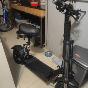 sea up 大馬力48v13a電動滑板車，有三檔速度，最高62，續航130