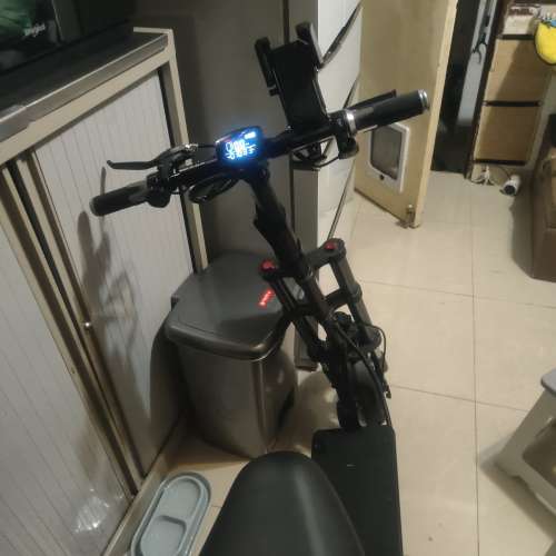 sea up 大馬力48v13a電動滑板車，有三檔速度，最高62，續航130