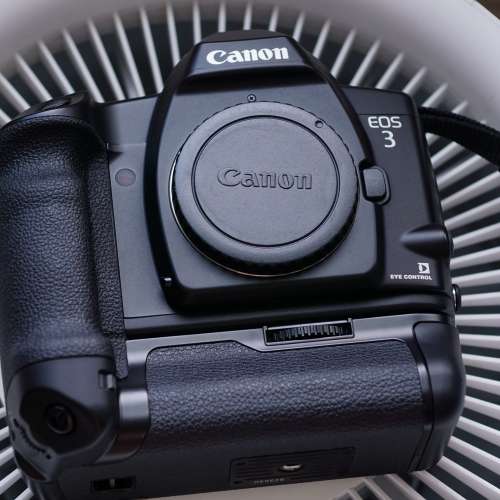 Mint Canon EOS 3 + Booster